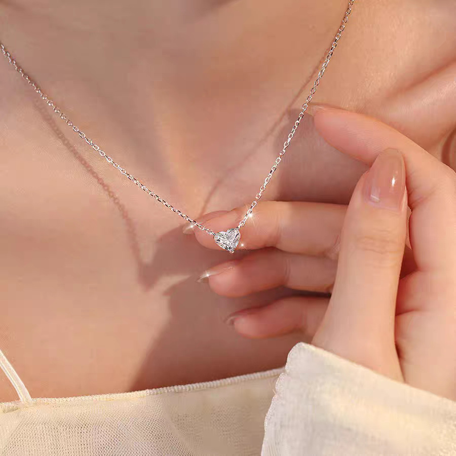 European and American Best-Selling Sterling Silver Pendant Water Drop Heart-Shaped Pigeon Egg Moissanite Necklace 0.05kg Carat Women's Setting Wholesale - Image 6