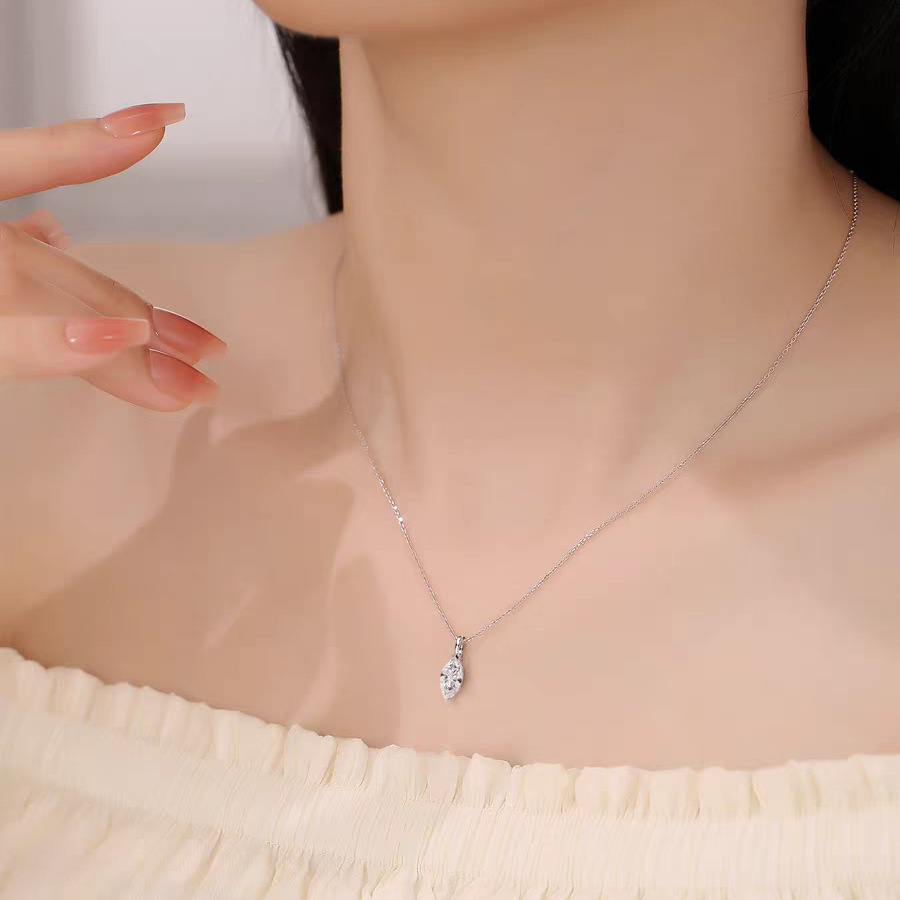European and American Best-Selling Sterling Silver Pendant Water Drop Heart-Shaped Pigeon Egg Moissanite Necklace 0.05kg Carat Women's Setting Wholesale - Image 2