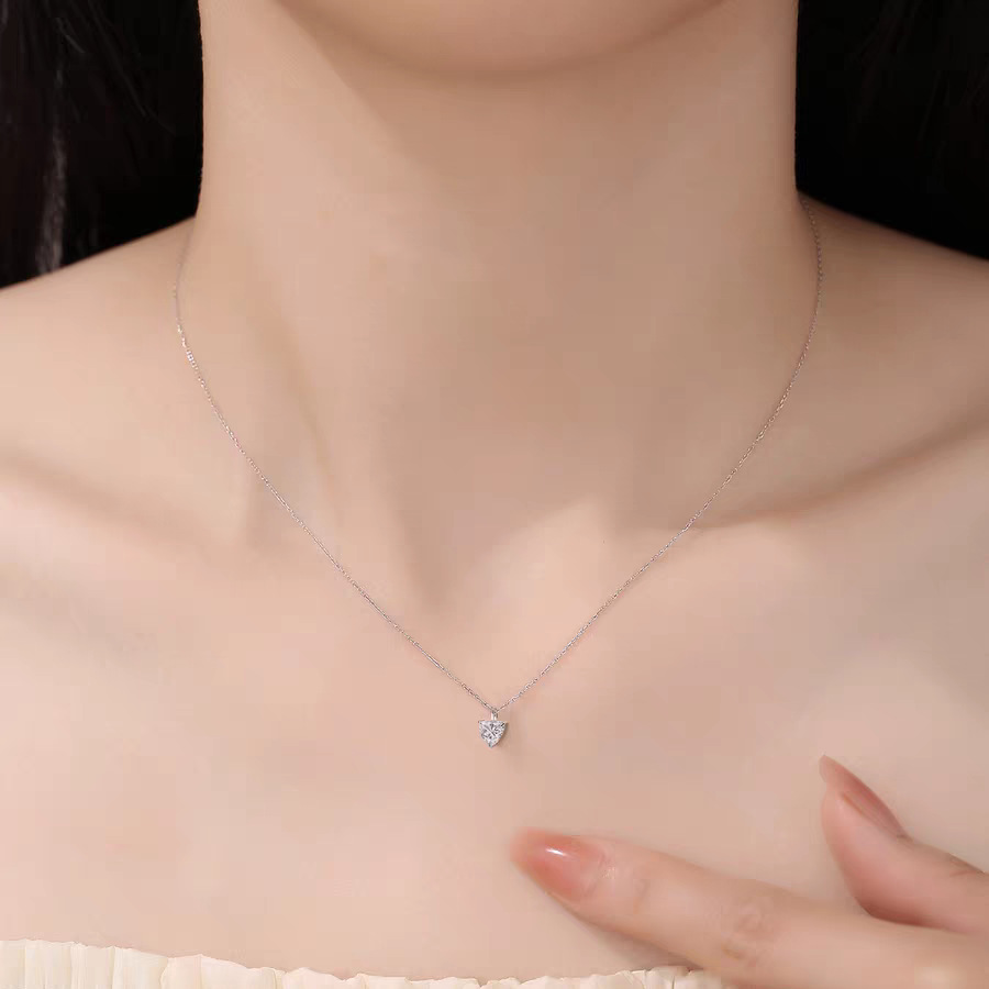 European and American Best-Selling Sterling Silver Pendant Water Drop Heart-Shaped Pigeon Egg Moissanite Necklace 0.05kg Carat Women's Setting Wholesale - Image 4