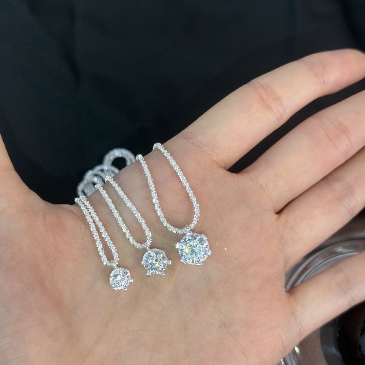 S925 Sterling Silver Sparkling Necklace with Moissanite Pendant, Korean Style Simple Clavicle Chain, Light Luxury, Fashionable and Versatile - Image 4