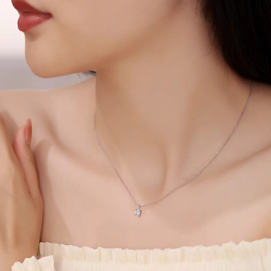 European and American Best-Selling Sterling Silver Pendant Water Drop Heart-Shaped Pigeon Egg Moissanite Necklace 0.05kg Carat Women's Setting Wholesale - Image 3